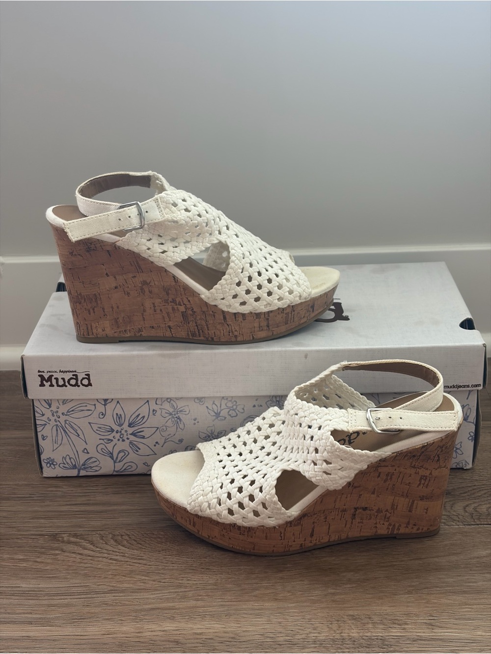 Mudd White Woven Strap Wedge Boho Chic Sandals Size 7